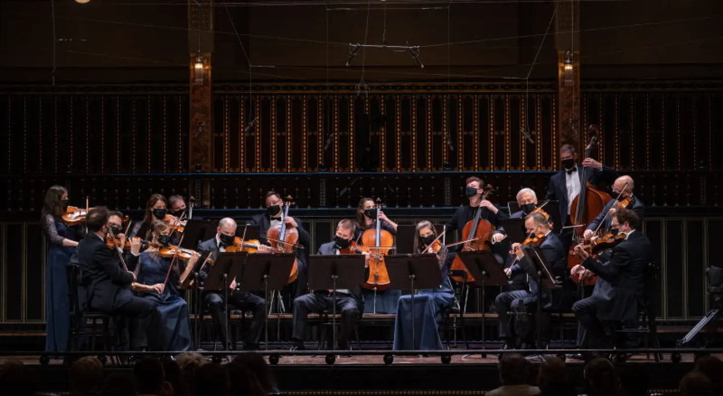 Várdai István szólójátékával indul az évad